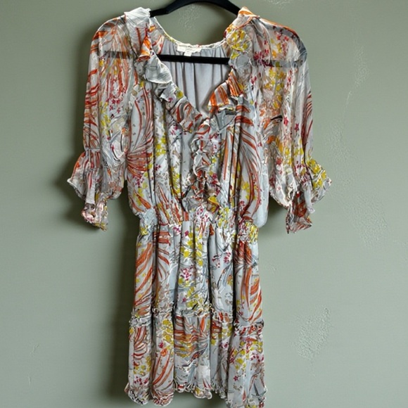 Dresses & Skirts - Entro Ruffle Dress Size Small